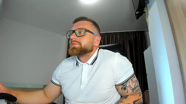 Findom_guy live cam on StripChat