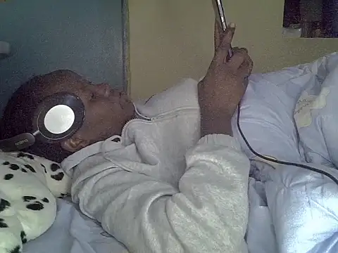 GoldenEbony1 webcam