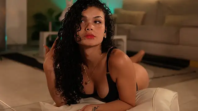 GiaFaaris's live cam