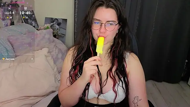 Kitty-Katty live cam on StripChat