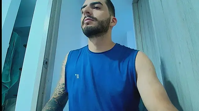 thomas_gun live cam on StripChat