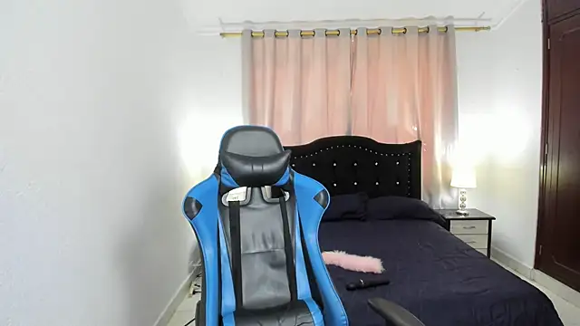 Antonella_heinz live cam on StripChat