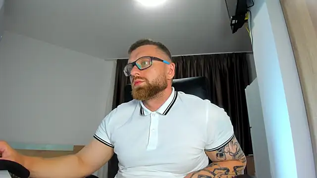 findom_guy (M young) - flash cock