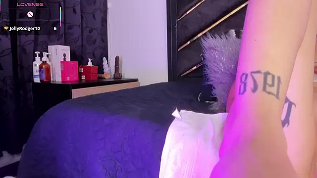april_jones05 live cam on StripChat