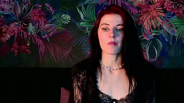 NicoleLuxe webcam