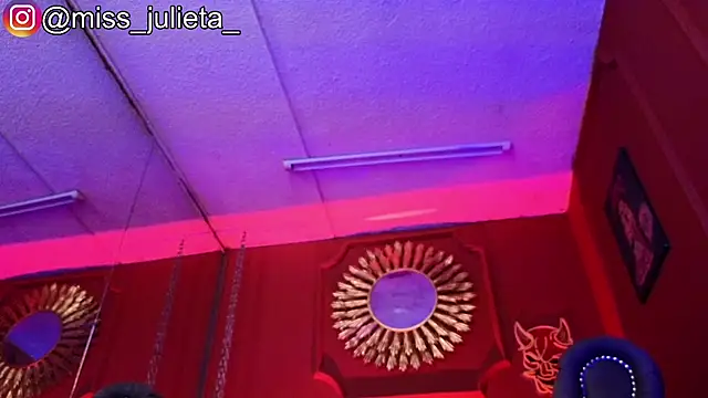 Julieta_Russell webcam
