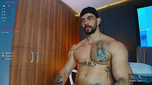 massimo_visconti live cam on StripChat