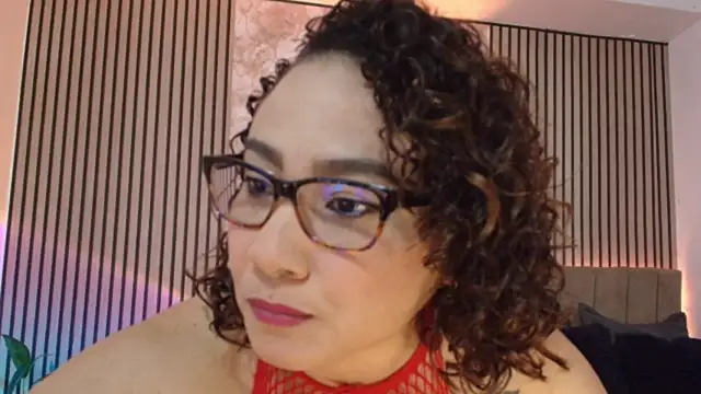 JuliRamirez live cam on StripChat
