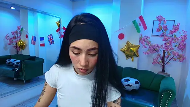 Rainy_doll live cam on StripChat