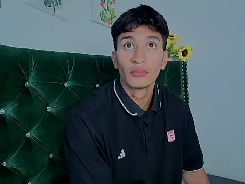 Zayn_Moretti live cam on StripChat