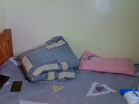 Pearl_petite webcam