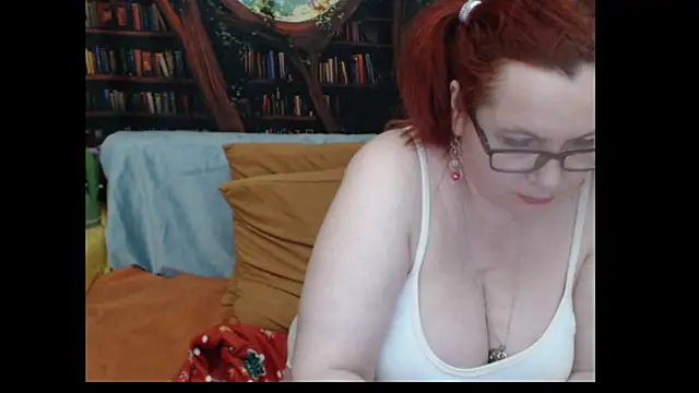 PlayfullMature webcam
