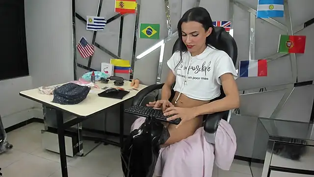 Aisha_hotts777 webcam