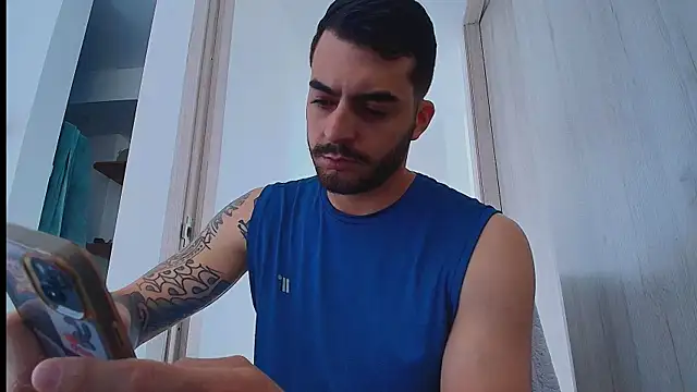 thomas_gun live cam on StripChat