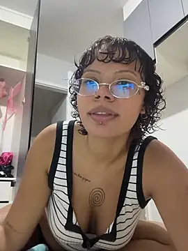 badm4h (F teen) - agua amarela