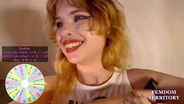 Creatrix_Lola webcam