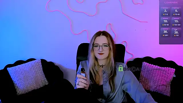 luna_berryy webcam