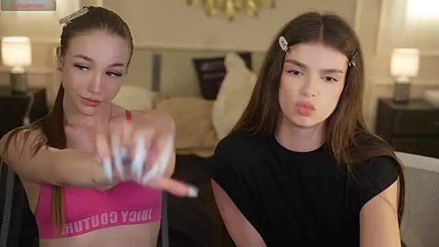 Ella_054 webcam