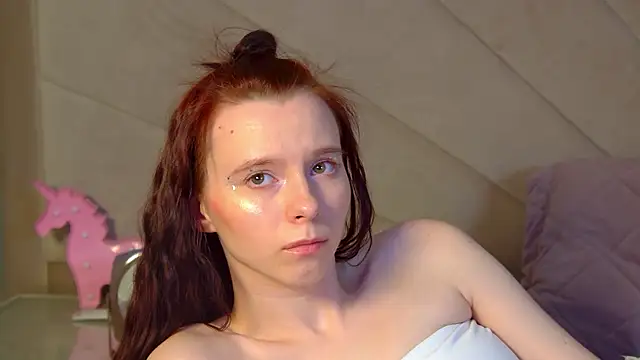 ArinaKubrick live cam on StripChat