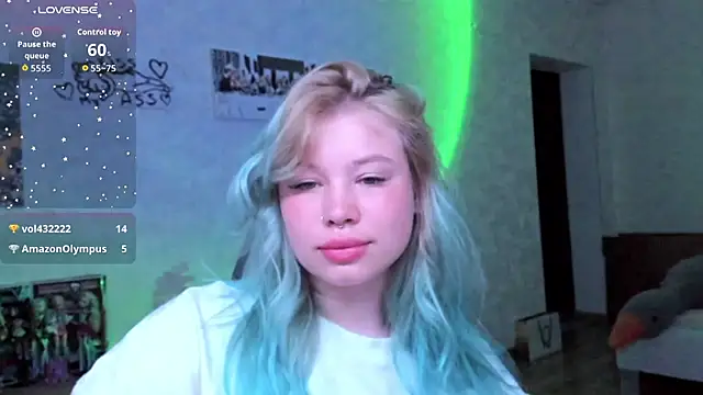 Lulu_Di live cam on StripChat
