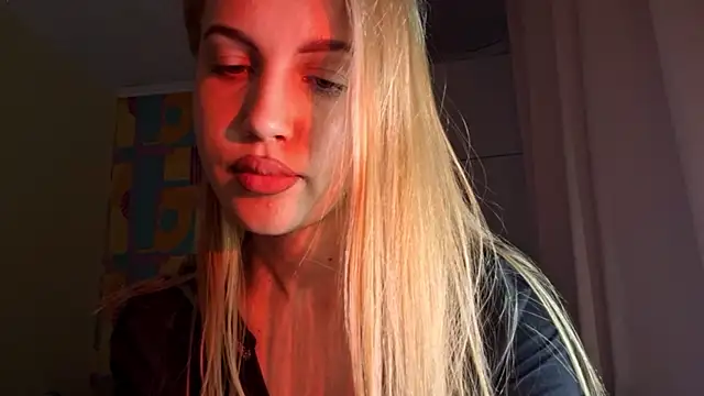 Katrinethequeen live cam on StripChat