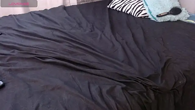 Mia_Nova00 live cam on StripChat