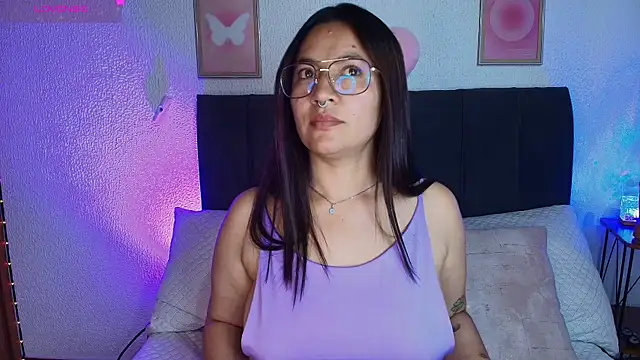 samm_curvy live cam on StripChat