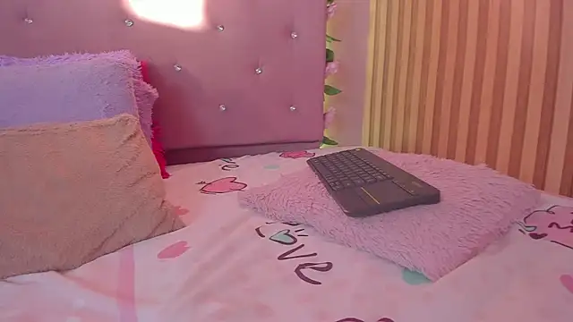 lovely__kiss__ webcam