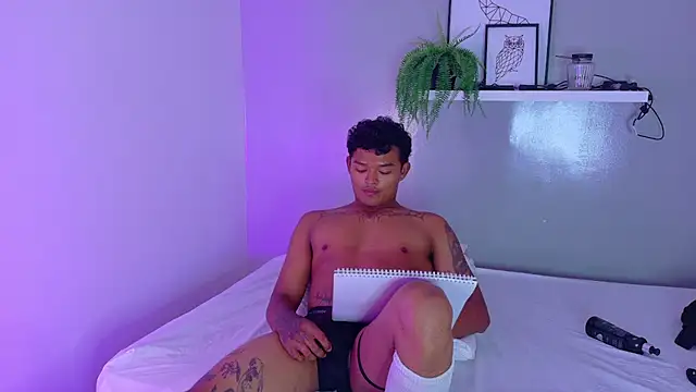 AndrewKenoxx__ live cam on StripChat