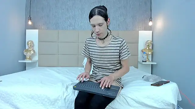 Hecatee_77 live cam on StripChat