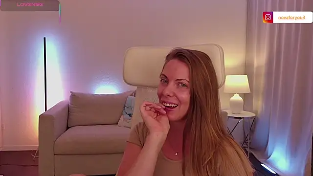 Nova-Lee Live Webcam on Stripchat