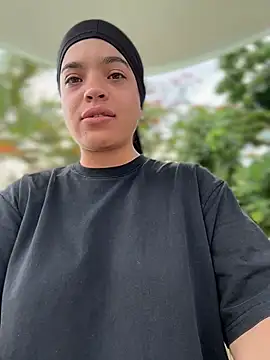 juanitamore01 (F young) - Walking with the tits out 👀👀🥵🥵🤫🤫