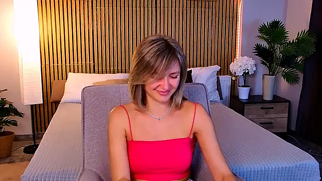 EmeraldGlow live cam on StripChat