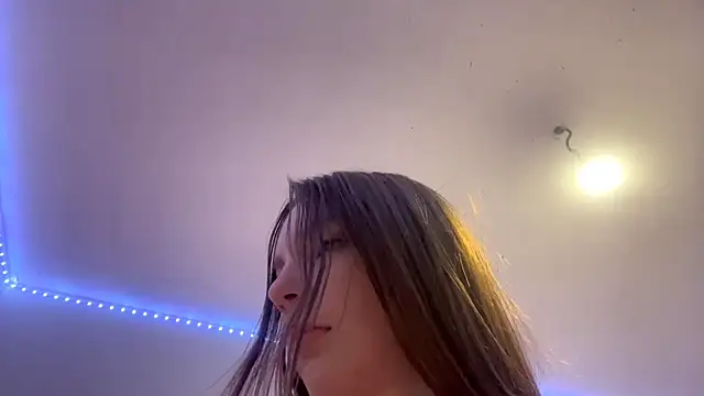 JuleCawood live cam on StripChat