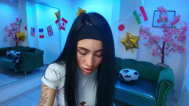 Rainy_doll live cam on StripChat