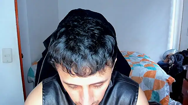 Tommy_Bred live cam on StripChat
