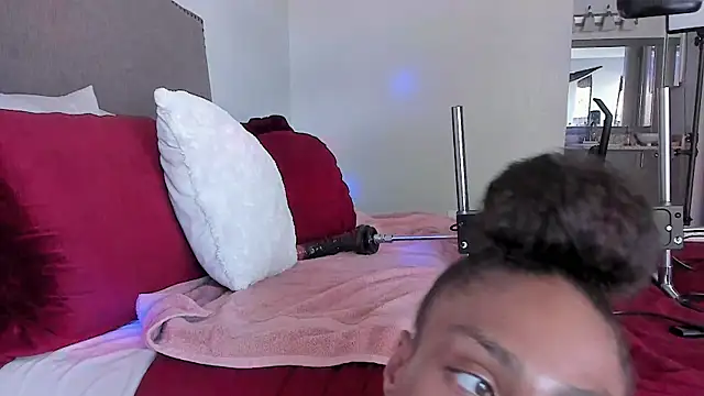 yiauana live cam on StripChat