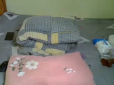 Pearl_petite webcam