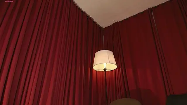 Alice-blaker live cam on StripChat