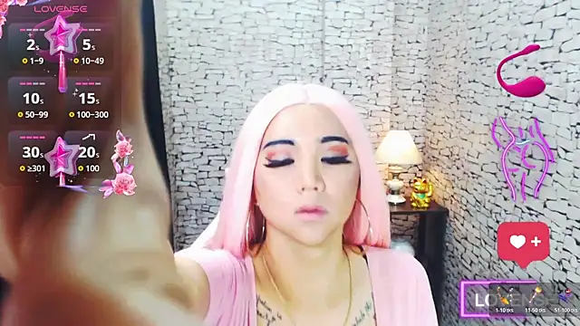 BigTitsnHugeCockTs webcam