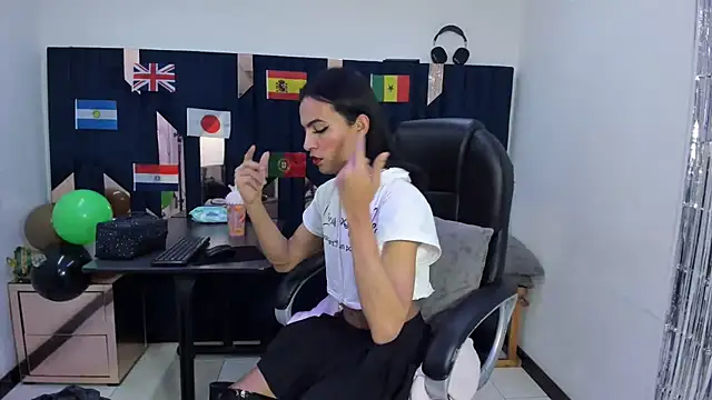 Aisha_hotts777 webcam
