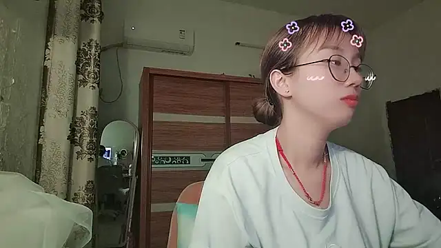 Lili_666 live cam on StripChat