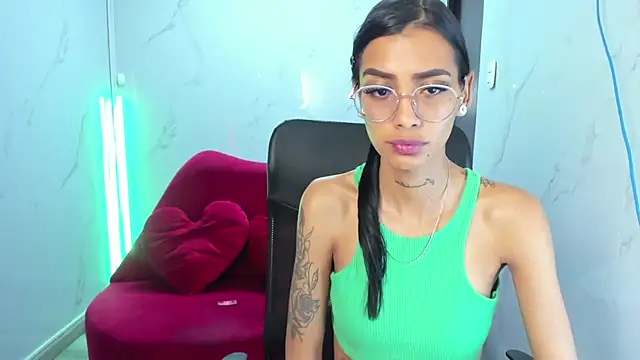 KarlaSlutSkinny__ webcam