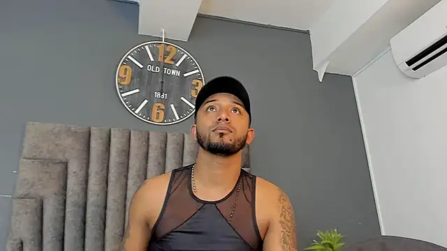 Robin_Rief live cam on StripChat