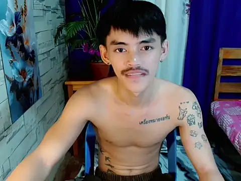 urhunky_boy live cam on StripChat