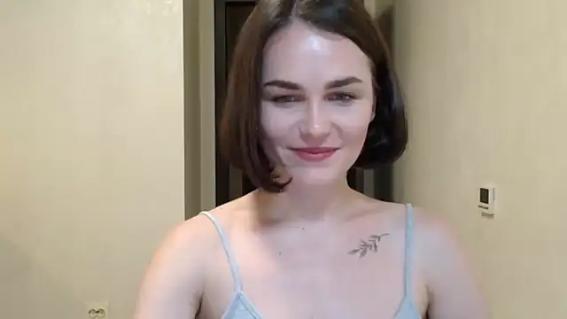 Silviaa_a live cam on StripChat