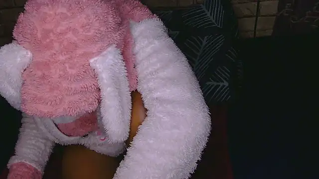 Sweethoneyglow live cam on StripChat
