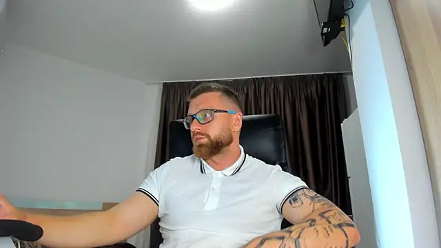 Findom_guy live cam on StripChat