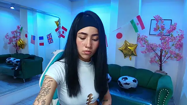Rainy_doll live cam on StripChat
