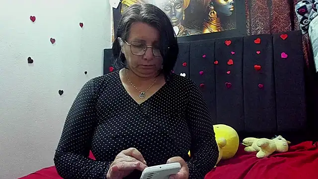 Evaaross_2345 live cam on StripChat